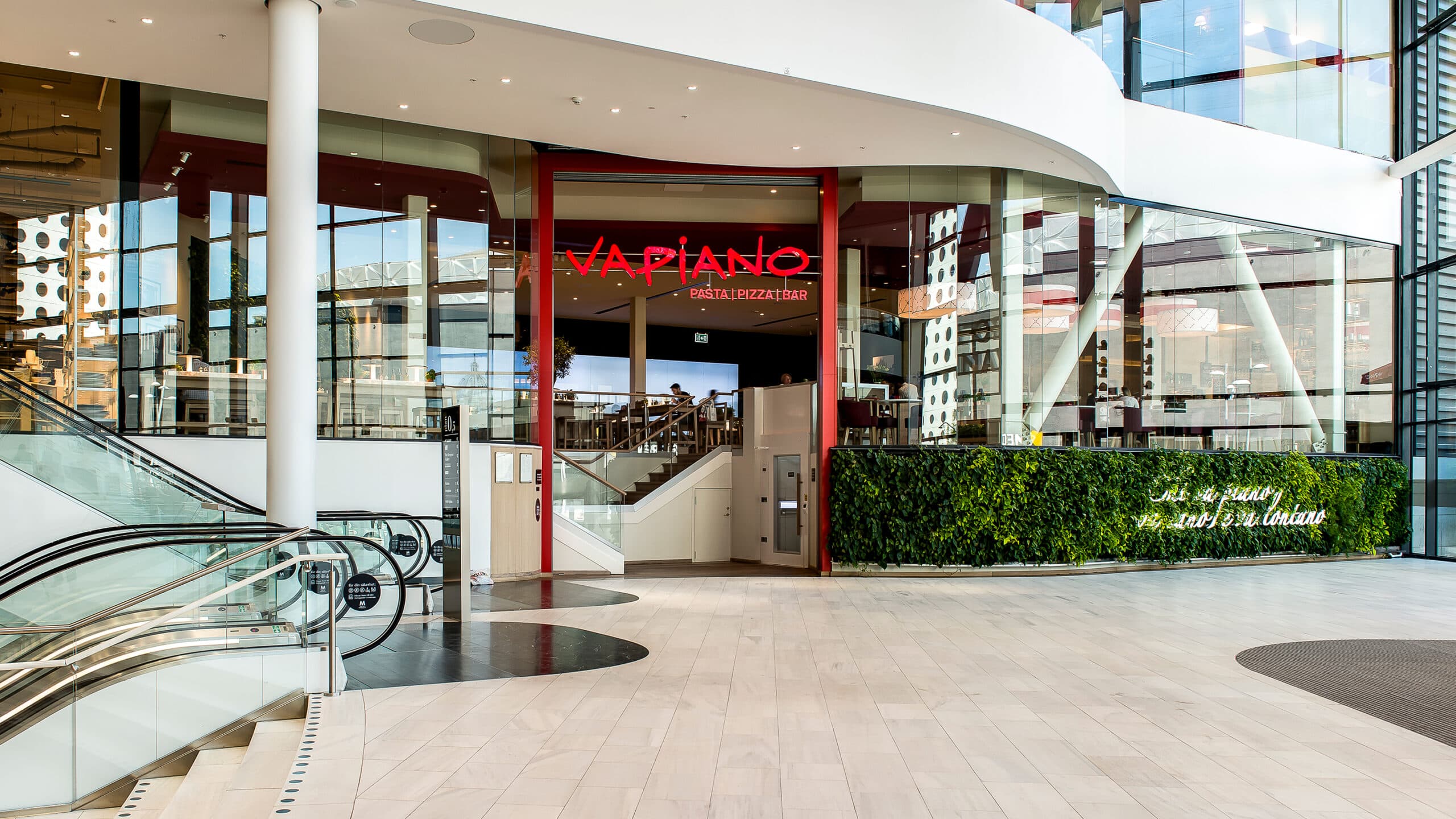 Kalea A4 Primo platform elevator for a restaurant